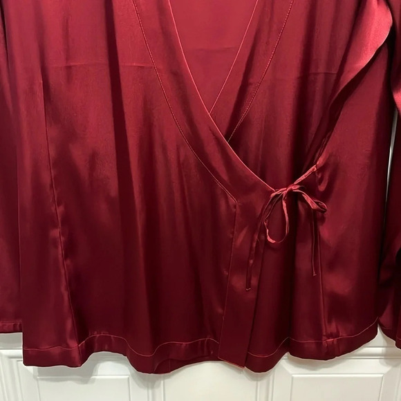 Chico's Size 3 Womens Silky faux Wrap Blouse Shirt Burgundy Maroon - Picture 4 of 8